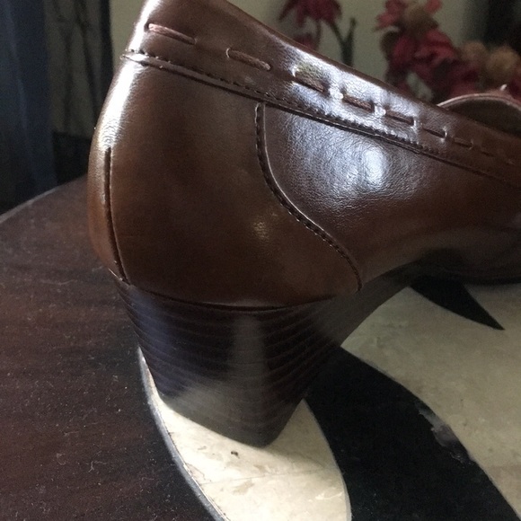 Cute wedge shoe with  stitching details - Picture 5 of 8